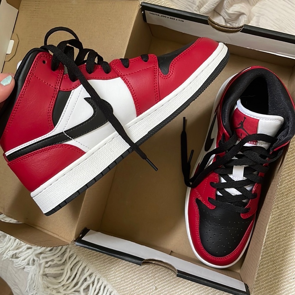 Air Jordan Mid